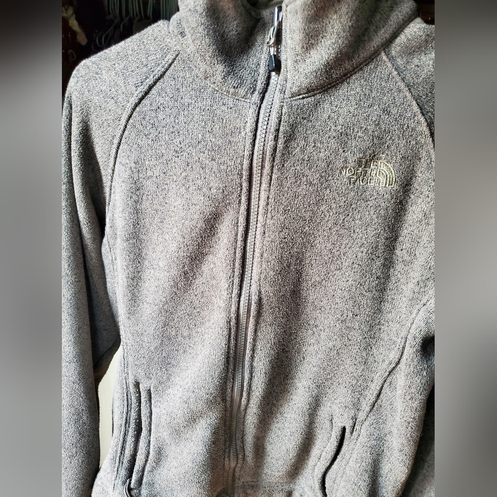 The north face women's medium brown zip up zipper sweater jacket with pockets